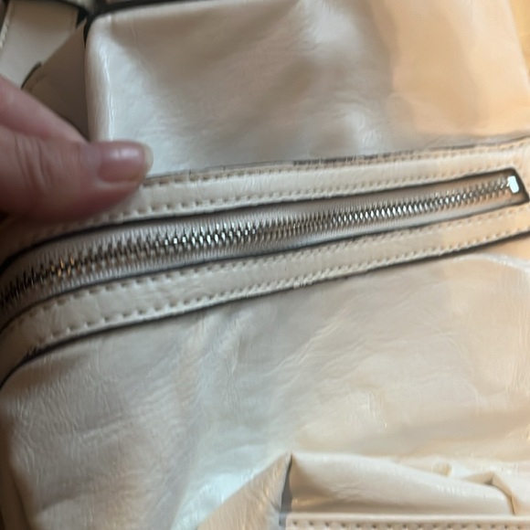 London Fog White Shoulder Bag - Picture 11 of 14